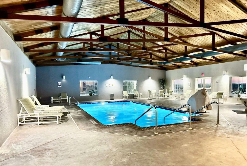 Queen Room with Two Queen Beds and River View - Non-Smoking